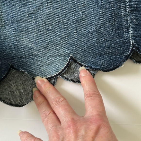 Aqua Scalloped Hem Denim Shorts Size 27 - Picture 6 of 9